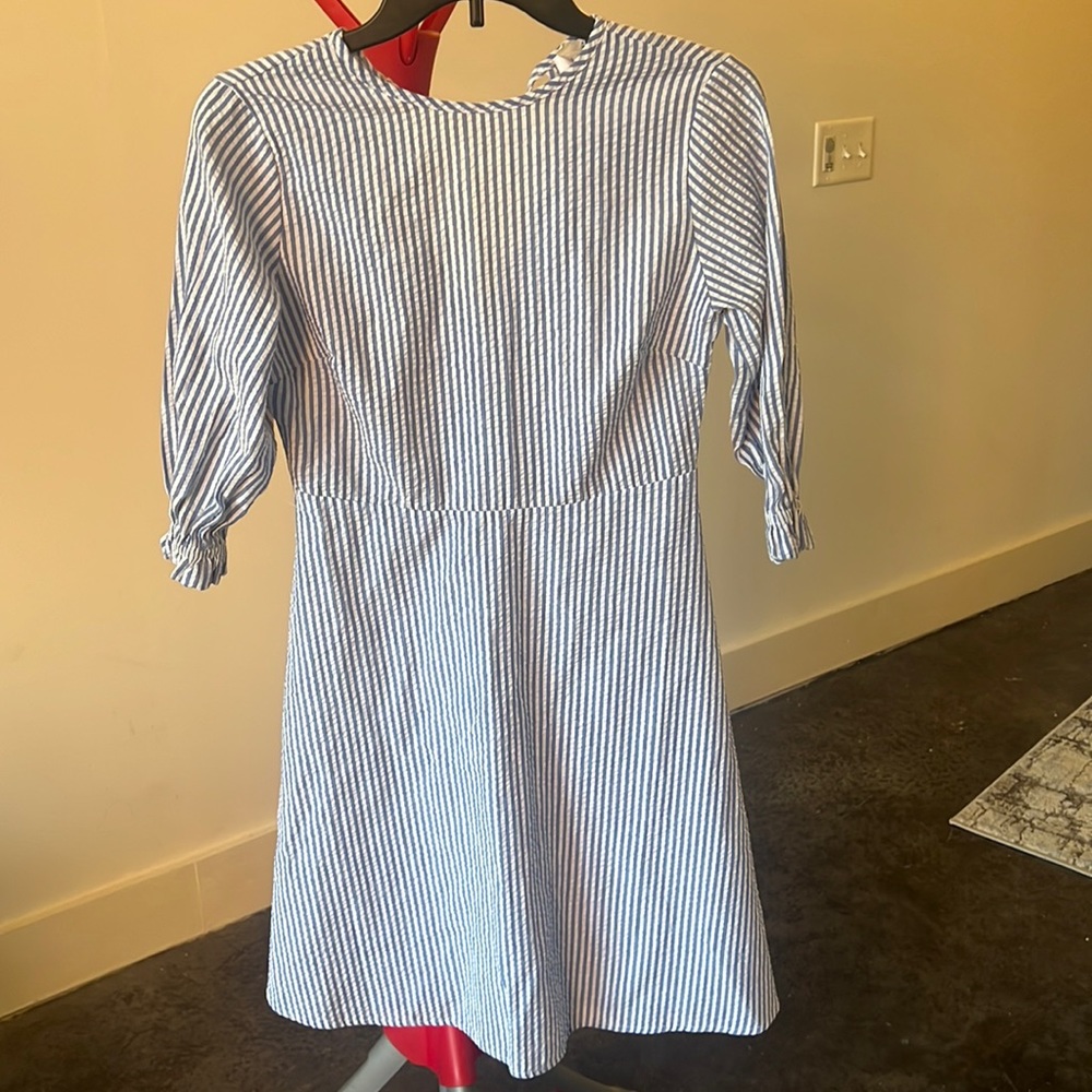 Brand New Mint Julep Boutique Blue and White Seersucker dress Size Small